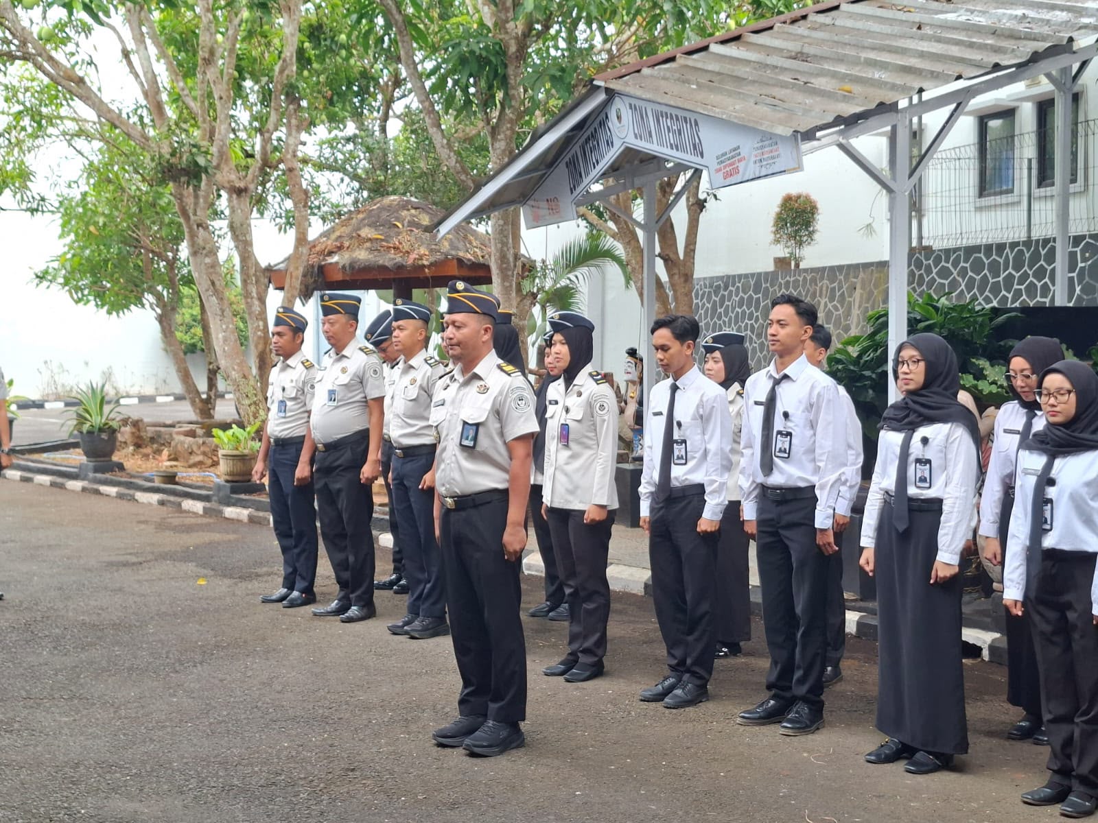 Tingkatkan Kesiapsiagaan, Kalapas Banjar Tekankan Sikap Cepat Tanggap Hadapi Keadaan Darurat dan Teguhkan Integritas saat Apel Pagi