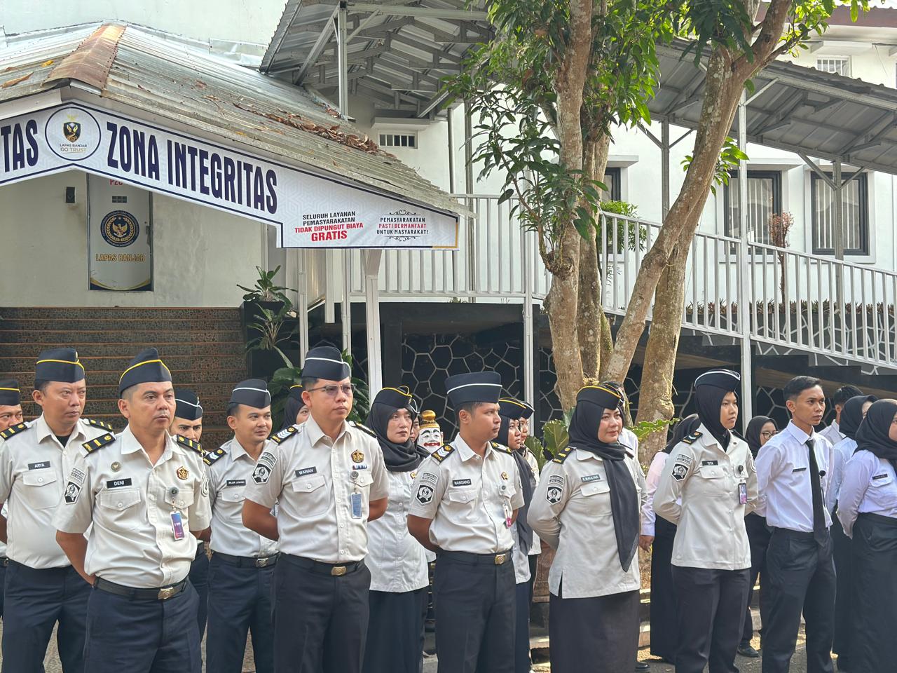 Jadikan Cermin Isu Pemasyarakatan Terkini, Kalapas Banjar Pimpin Apel Pagi Beri Peringatan Tegas