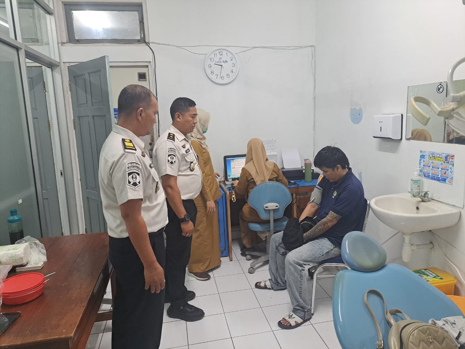 Penuhi Hak Kesehatan Warga Binaan, Lapas Banjar Fasilitasi Kontrol Medis ke RSUD Kota Banjar