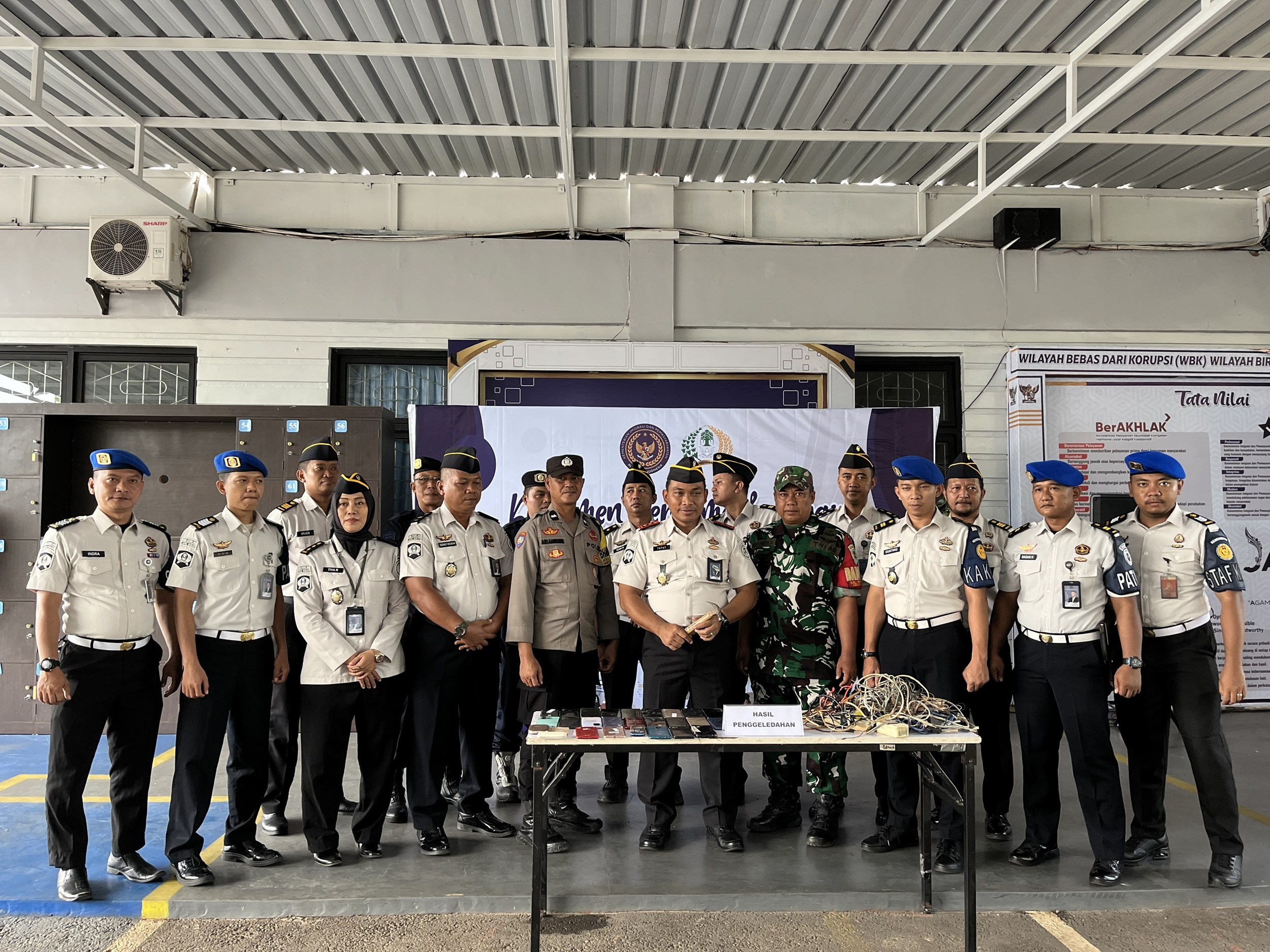 Lapas Banjar Teguhkan Komitmen Zero Halinar: Gelar Apel Bersama dan Musnahkan Barang Bukti Hasil Razia