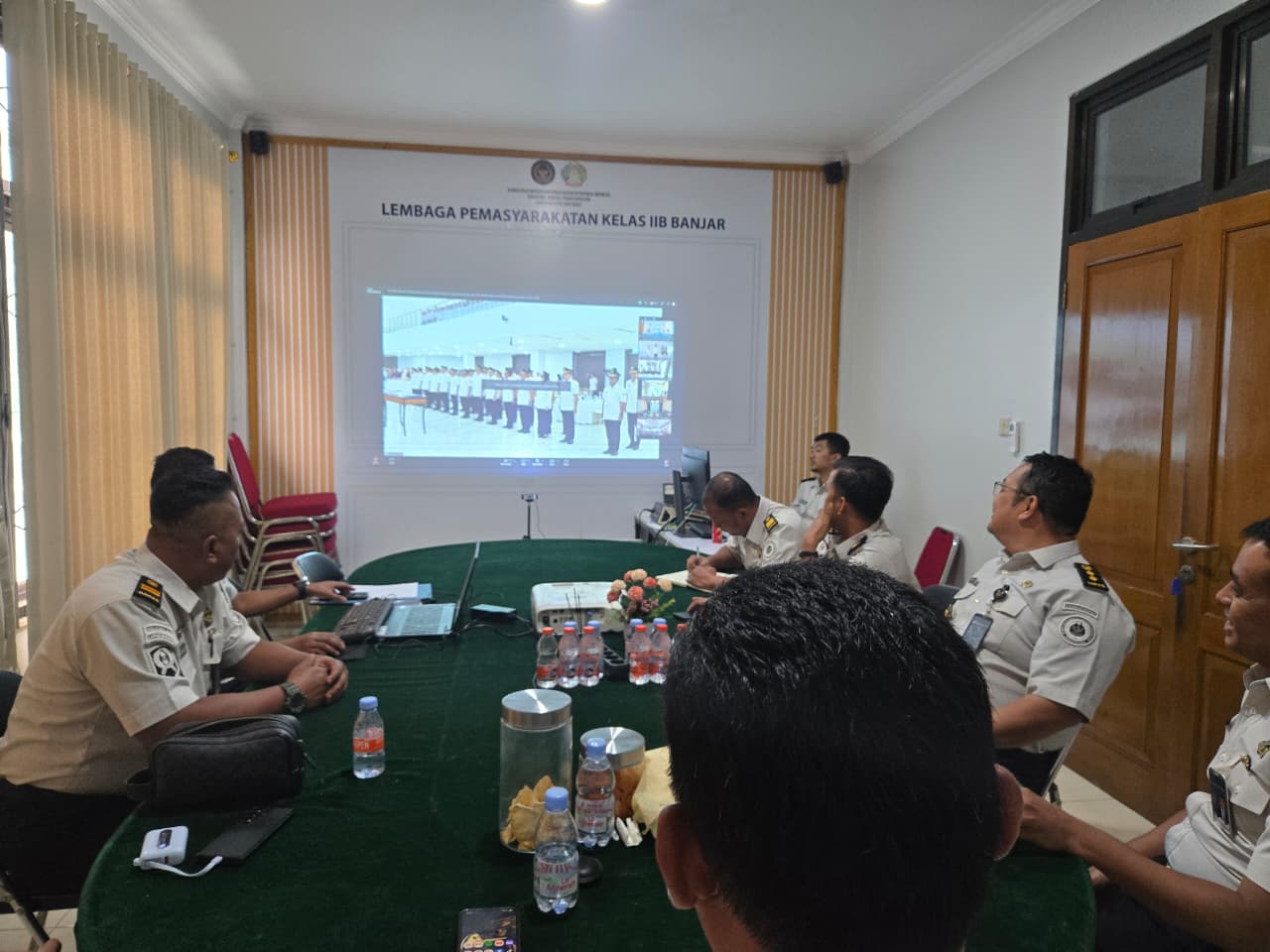Perkuat Komitmen Pelayanan dan Integritas, Jajaran Lapas Banjar Hadiri Pelantikan Pimpinan Tinggi dan Kick Off Hari Bakti Kemenimipas ke-2 secara Virtual