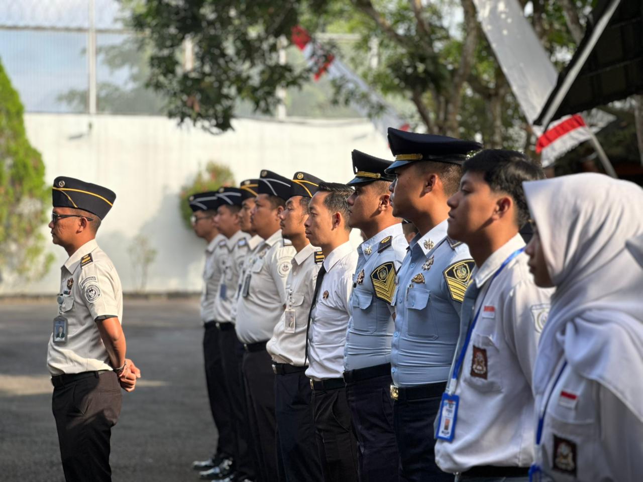 Bangun Budaya Pelayanan Prima, Kasubag TU Lapas Banjar Tegaskan Komitmen Raih Predikat WBK pada Apel Pagi